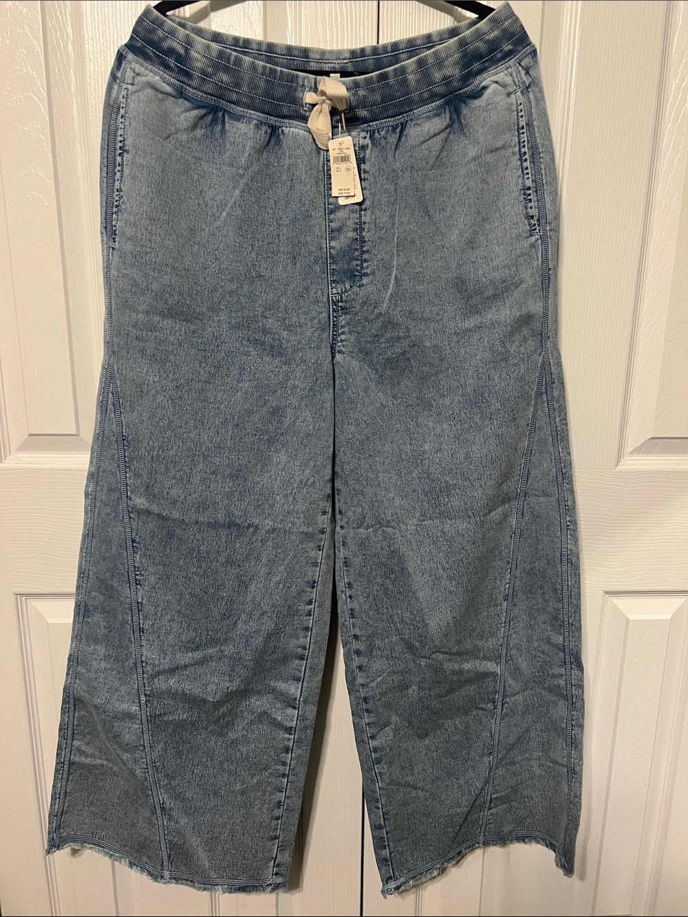 NWT aerie Light Blue Wide-Leg Denim Pull On Jeans with Drawstring Waist Size L